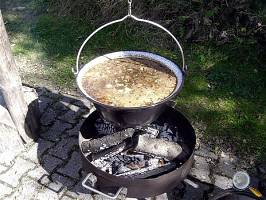 ..oder Kesselgulasch. Ideal f&uuml;r lockere Gartenfeste.